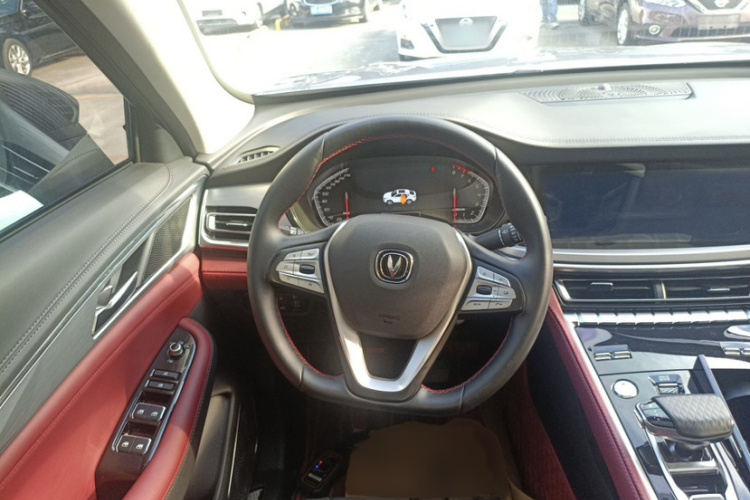 长安CS85 COUPE 2023款 1.5T DCT尊贵型中控内饰7002