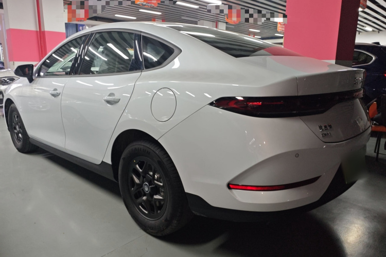 比亚迪 秦PLUS 2025款 DM-i 智驾版 55KM领先型车身外观4