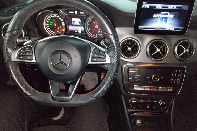 奔驰CLA 2018款 CLA 220 4MATIC中控内饰7002
