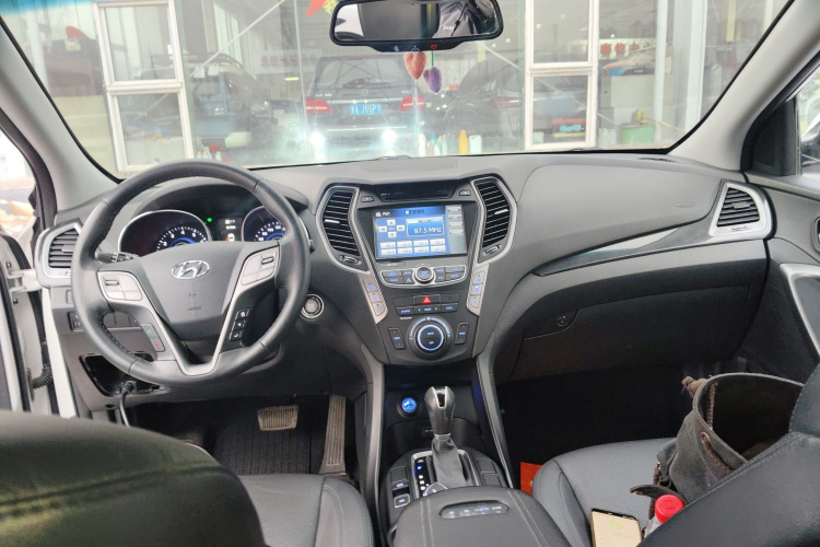 现代 胜达 2015款 2.0T 自动四驱智能型 7座中控内饰7002