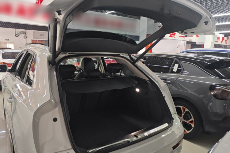 奥迪Q3 2018款 30周年年型 35 TFSI 时尚型机舱底盘23