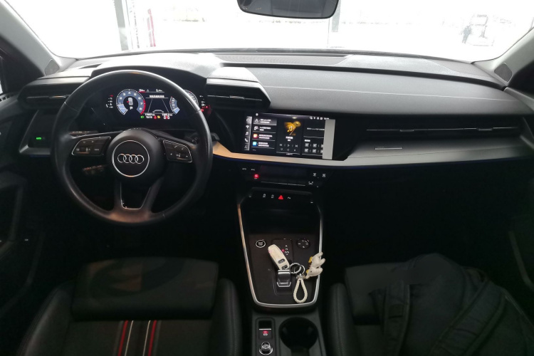 奥迪A3 2024款 A3L Limousine 35 TFSI 时尚运动型中控内饰12