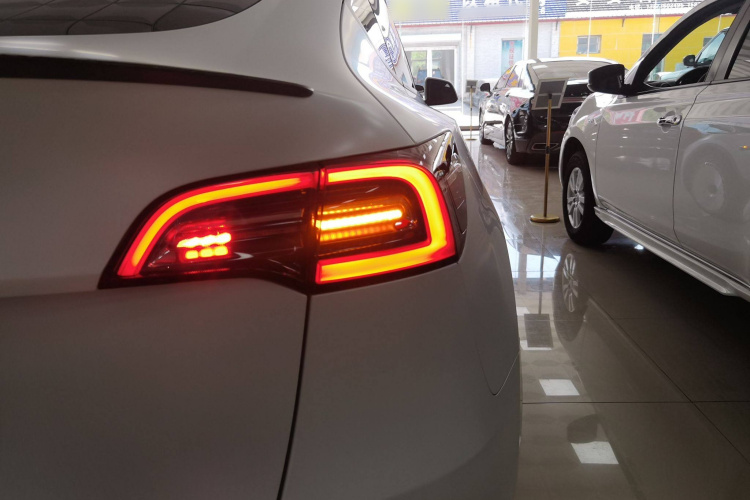 特斯拉 Model Y 2022款 改款 后轮驱动版车身外观9