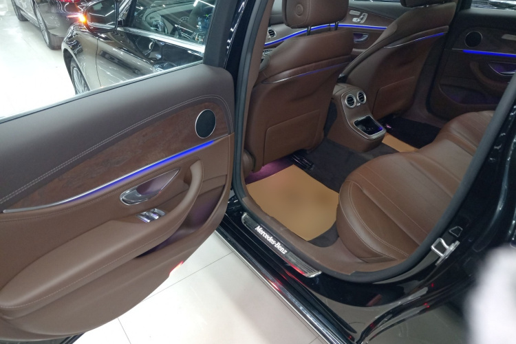 奔驰E级 2021款 E 300 L 时尚型中控内饰21