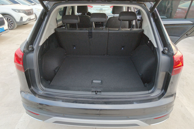 大众 探岳 2021款 330TSI 两驱豪华智联版机舱底盘23