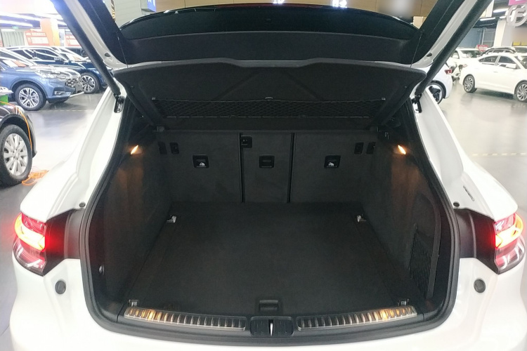 保时捷 2018款 Macan 2.0T机舱底盘23