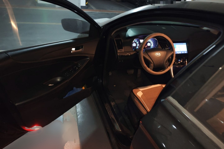 现代 索纳塔 2011款 2.0L 自动时尚版中控内饰7003