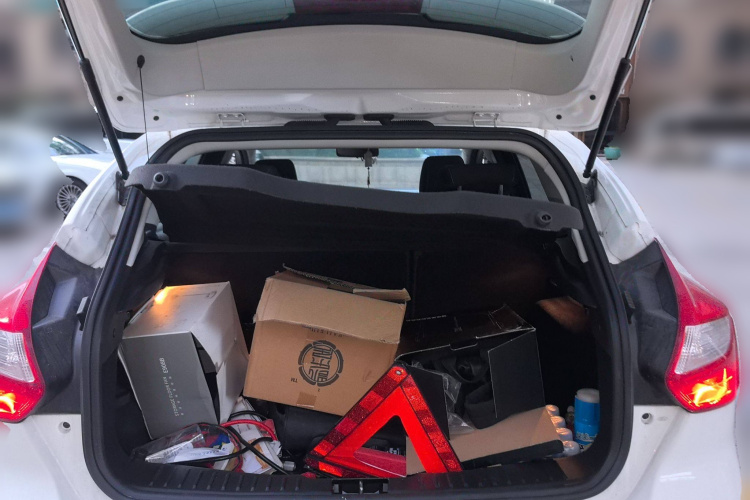 福特 福克斯 2012款 两厢 1.6L 自动舒适型局部细节23