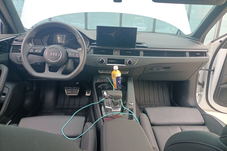 奥迪A4L 2024款 40 TFSI 豪华动感型中控内饰12