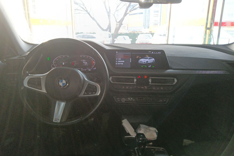 宝马2系(进口) 2023款 225i 四门轿跑车 M运动套装中控内饰7002