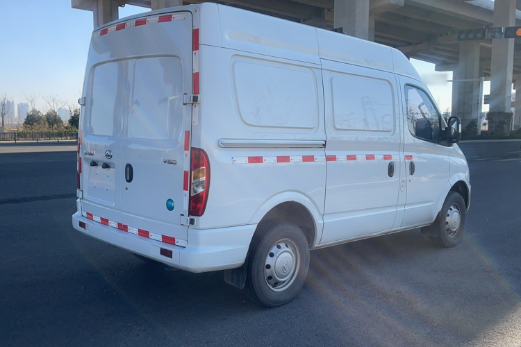 上汽大通MAXUS 新途V80 2021款 2.0T 手动经典城配王短轴超低顶3座车身外观6004