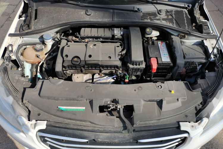 标致301 2016款 1.6L 手动舒适版机舱底盘24