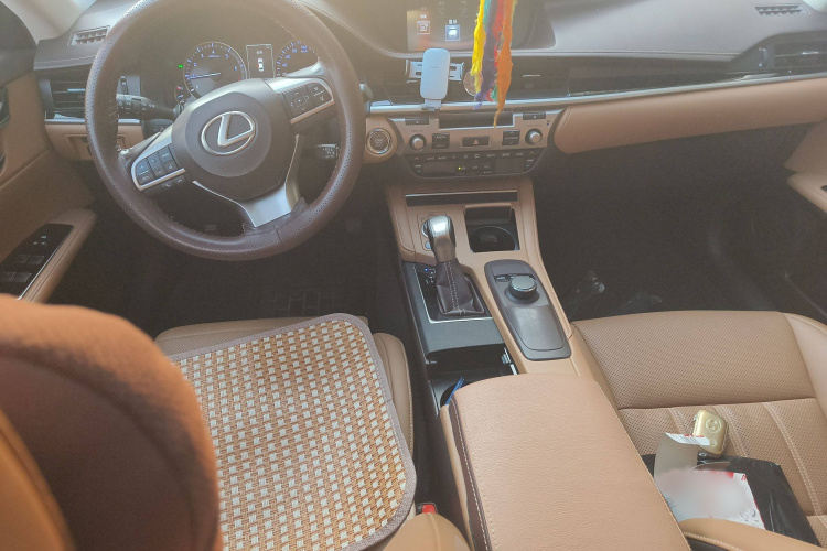 雷克萨斯ES 2015款 200 精英版中控内饰7002