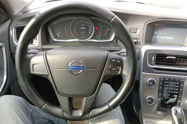 沃尔沃S60 2015款 S60L 2.0T 智行版中控内饰13