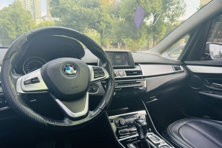 宝马2系多功能旅行车 2015款 218i 领先型中控内饰7004