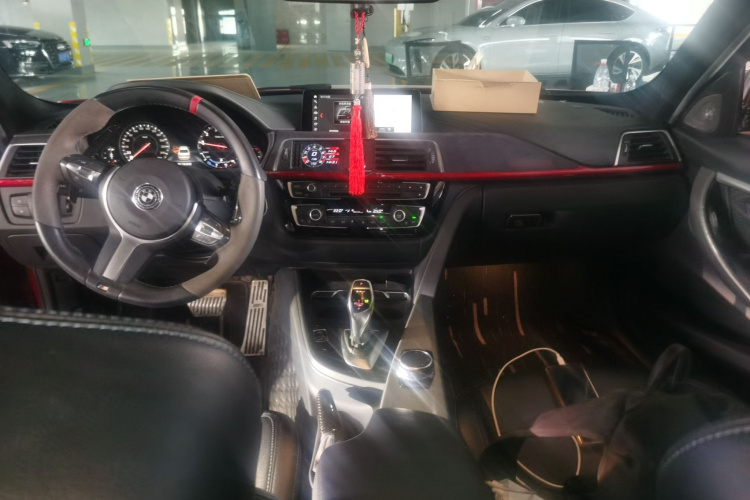 宝马3系 2018款 320i M运动曜夜版中控内饰12