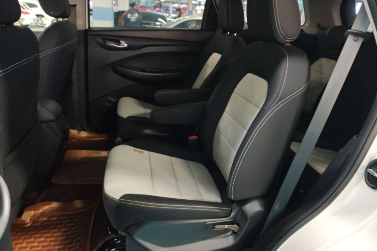 五菱汽车 五菱宏光S3 2019款 1.5L 手动标准型 国VI中控内饰21