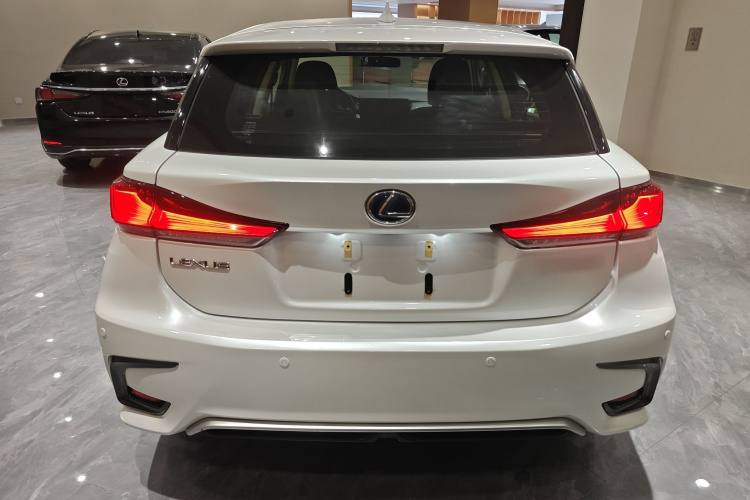 雷克萨斯CT 2017款 CT200h 精英版 单色 国VI车身外观6