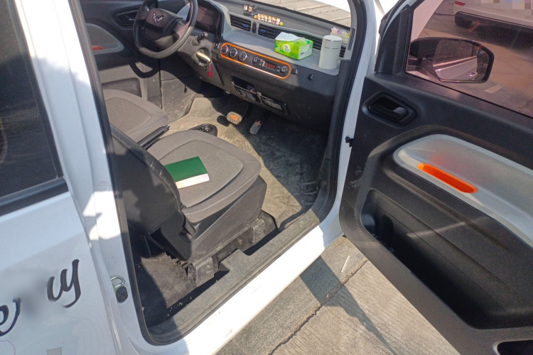 五菱汽车 宏光MINIEV 2022款 轻松款 磷酸铁锂局部细节9005
