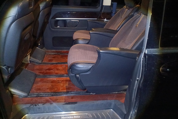 奔驰V级 2018款 V 260 L 尊贵加长版 国VI中控内饰21