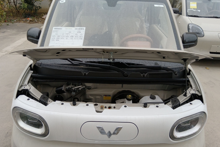 五菱汽车 宏光MINIEV 2024款 第三代 215km 青春版机舱底盘24