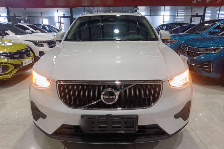 沃尔沃XC40 2023款 B4 四驱智远豪华版车身外观2