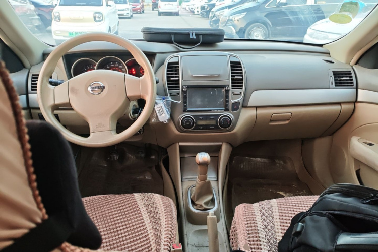 日产 轩逸 2012款 经典 1.6XE 手动舒适版中控内饰7002