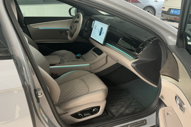 比亚迪 汉 2025款 DM-i 智驾版 125KM精英型中控内饰7003