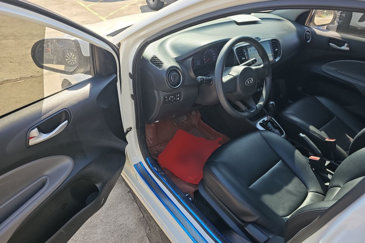 起亚 焕驰 2020款 1.4L 自动舒适天窗版中控内饰20