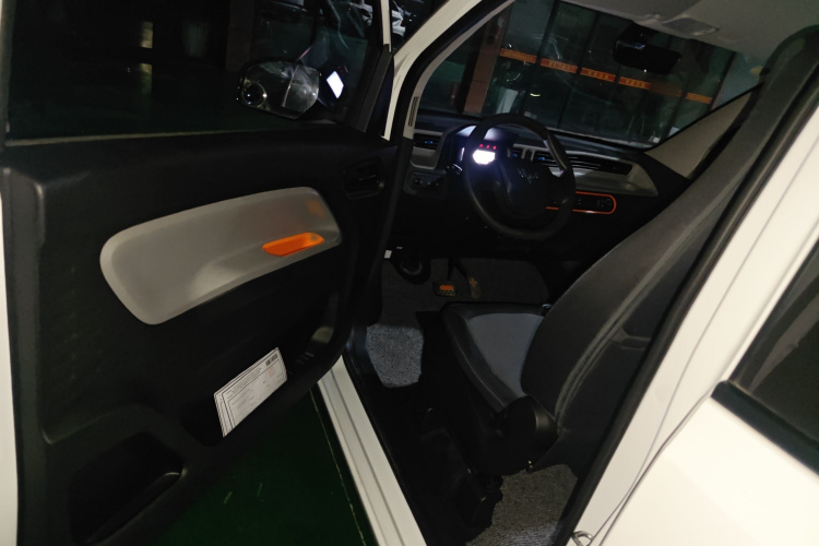 五菱汽车 宏光MINIEV 2022款 轻松款 磷酸铁锂中控内饰7003