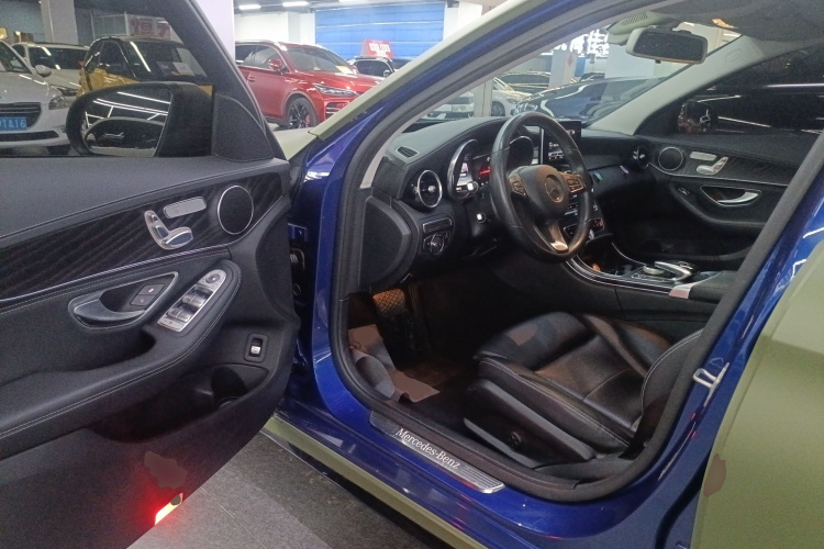 奔驰C级 2017款 改款 C 200 L 运动版中控内饰20