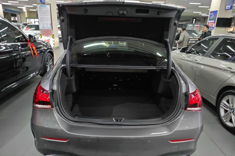 奔驰A级 2021款 A 200 L 运动轿车时尚型局部细节23