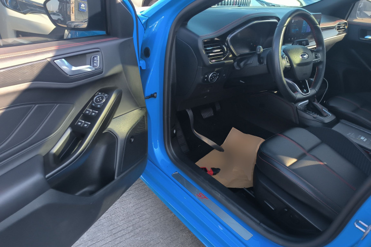 福特 福克斯 2022款 三厢 EcoBoost 180 自动ST Line中控内饰20