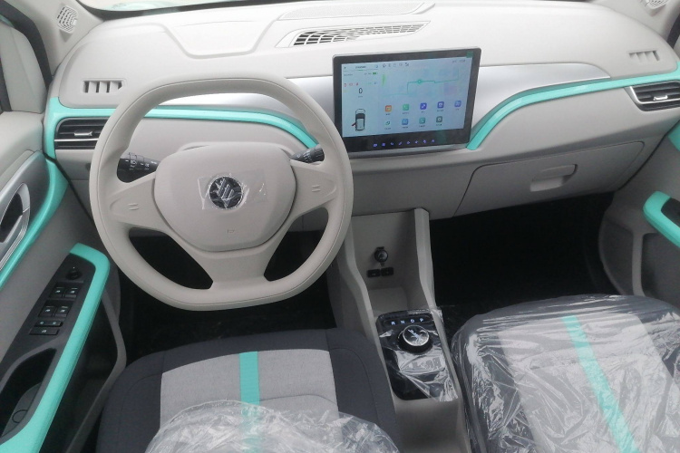 江铃集团新能源 易至EV3 2025款 Plus 330KM舒适型中控内饰7002