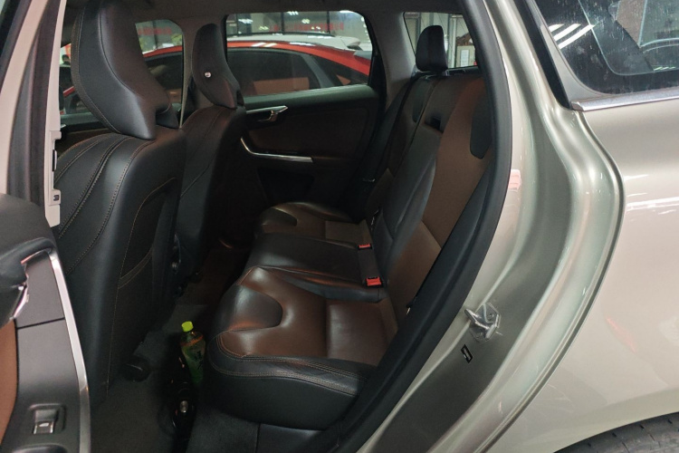 沃尔沃XC60 2016款 T5 AWD 智远版中控内饰21