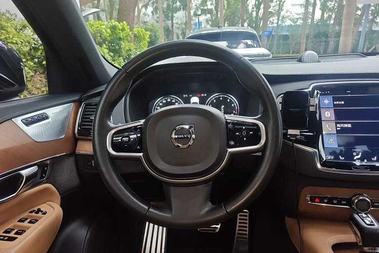 沃尔沃XC90 2018款 T6 智尊版 7座中控内饰13
