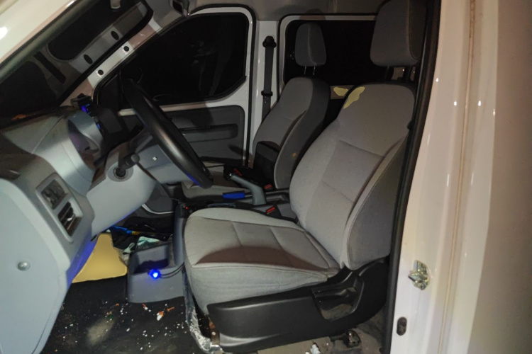 五菱汽车 五菱扬光 2024款 300KM 舒适型客车版 75kW中控内饰19