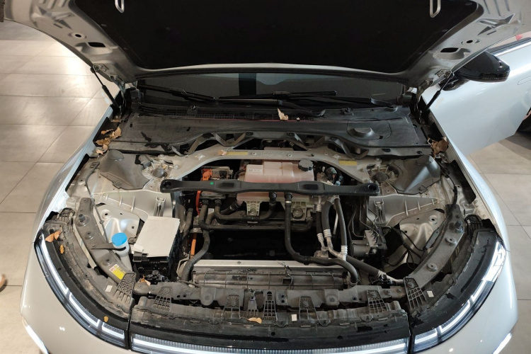 小鹏P7 2023款 P7i 702 Pro机舱底盘24