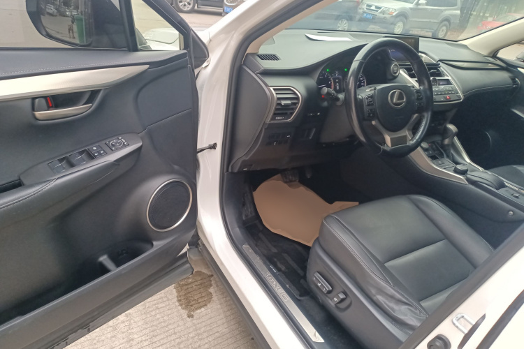 雷克萨斯NX 2015款 200 全驱 锋尚版中控内饰20