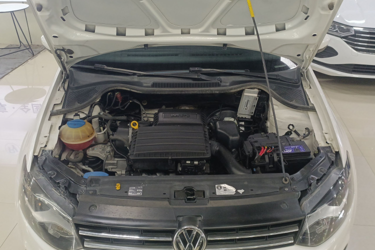 大众 Polo 2016款 1.4L 手动风尚型机舱底盘24