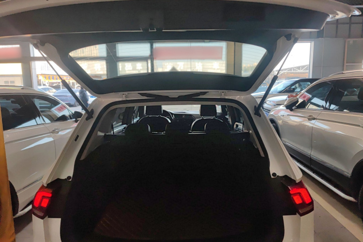 大众 途观L 2019款 330TSI 自动两驱全景舒适版 国VI机舱底盘23