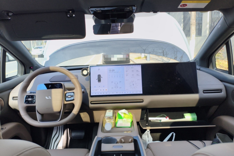 理想汽车 理想i6 2025款 两驱标准型中控内饰12