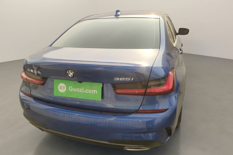 宝马3系 2022款 325i M运动套装车身外观6