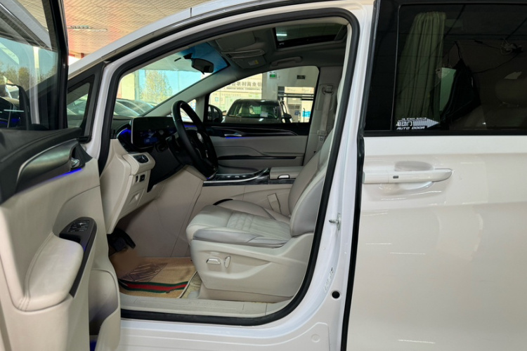 别克GL8 2023款 ES陆尊 舒适型中控内饰7006