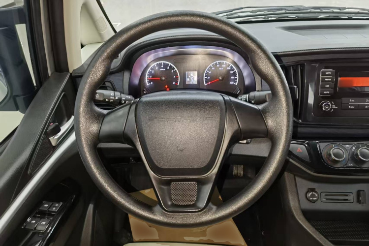 东风风行 菱智 2022款 M5L 2.0L 实用型 7座局部细节13