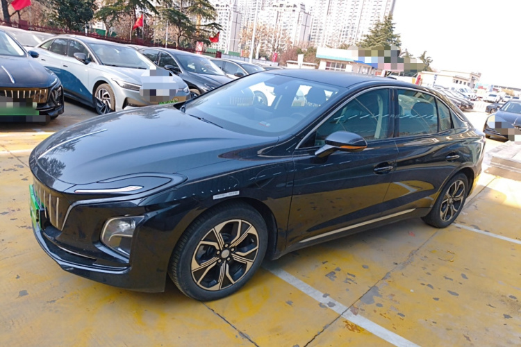 红旗E-QM5 2023款 改款 基础出行版车身外观4