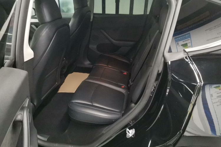 特斯拉 Model Y 2023款 后轮驱动版中控内饰21