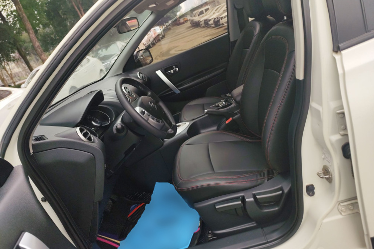日产 逍客 2015款 2.0XL 酷火 CVT 2WD中控内饰19
