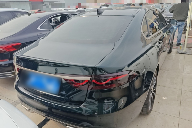捷豹XFL 2024款 2.0T P250 两驱尊享豪华版车身外观6
