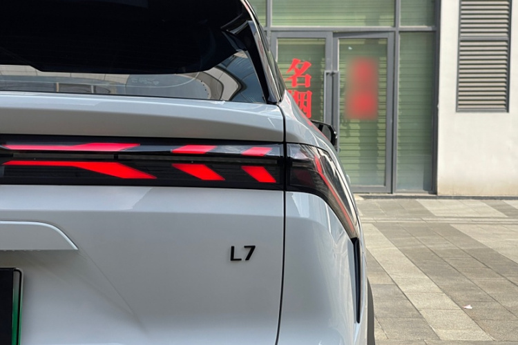 吉利银河 银河L7 2023款 1.5T 115km 星舰车身外观6009